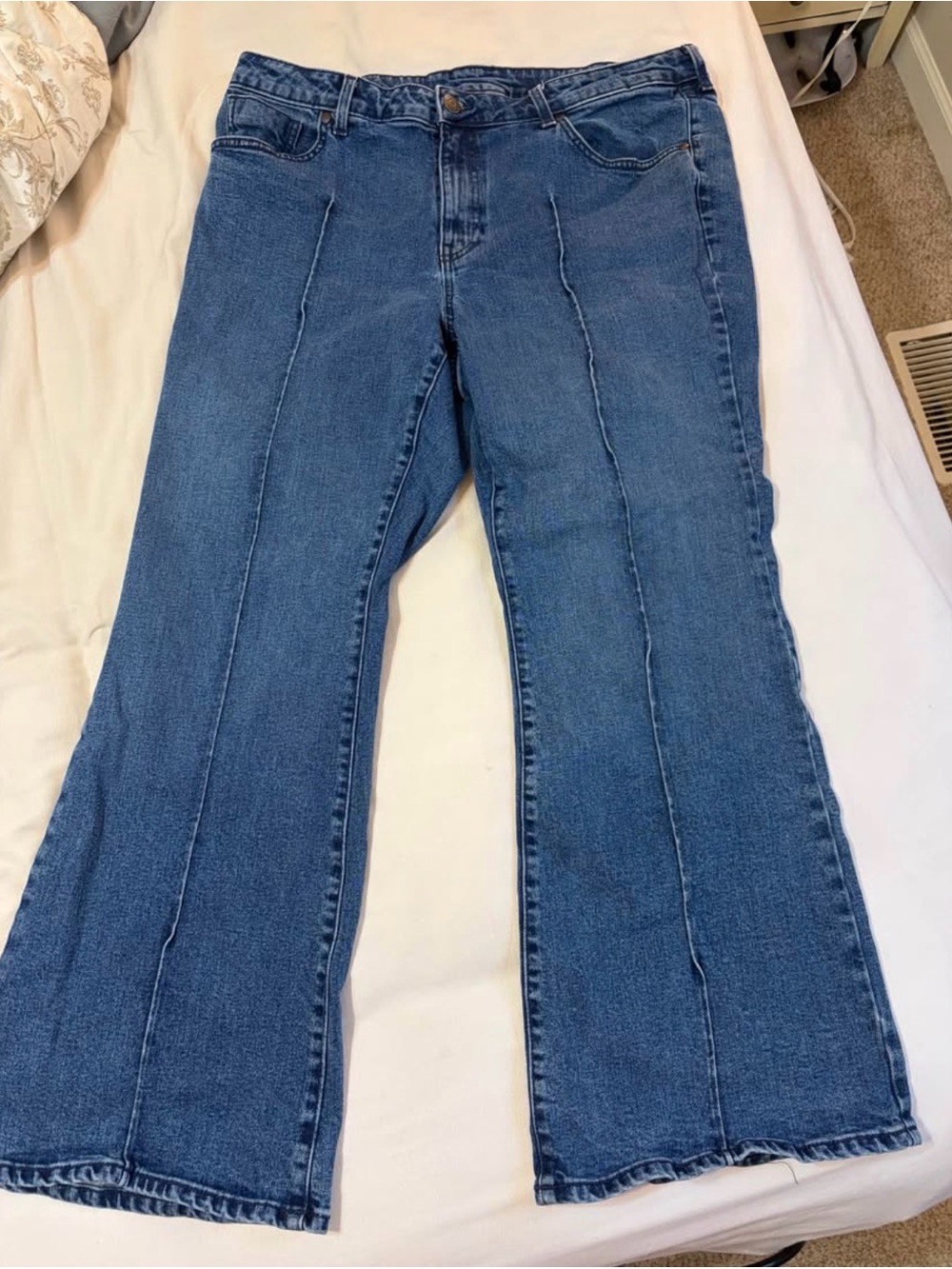 High-Rise Wide-Leg Jeans in Medium Blue